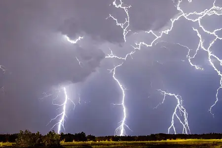 Lightning showing the Lichtenberg Fractal pattern